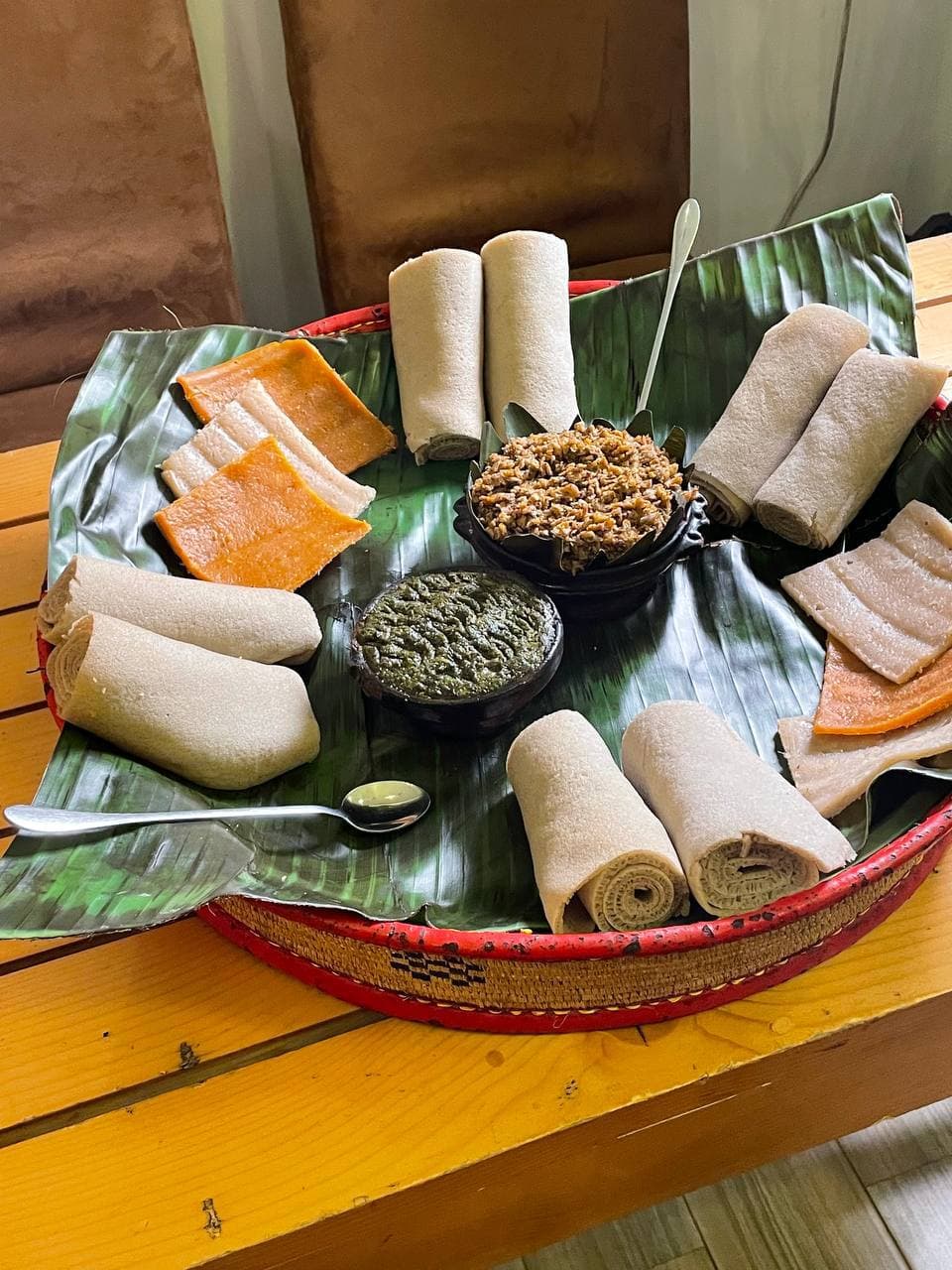 የምሁክትፎከጎምንጋር (Fasting Kitfo with Gomen)